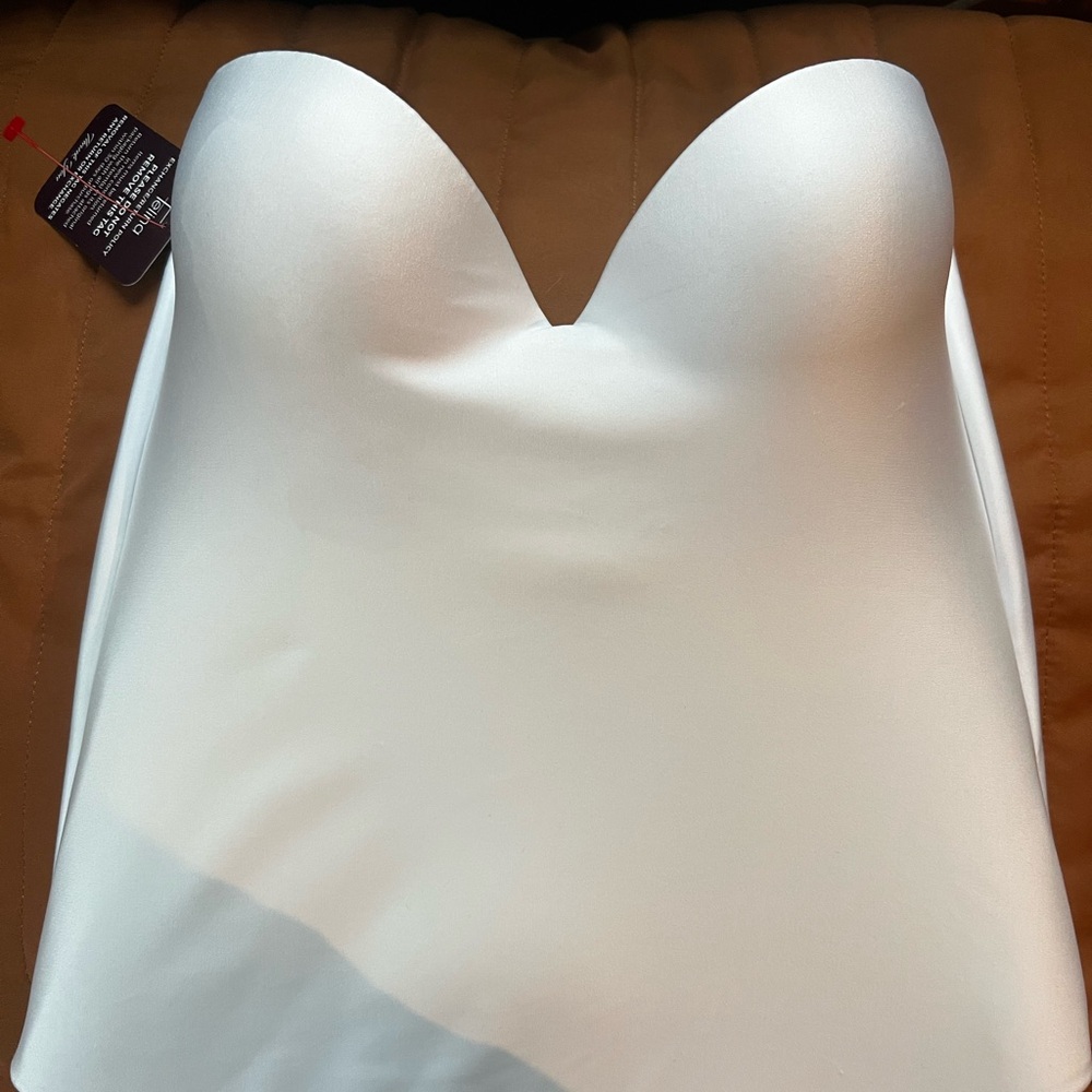 Elegant White Strapless Dress
